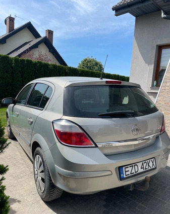 Opel Astra cena 12500 przebieg: 123834, rok produkcji 2005 z Łódź małe 46